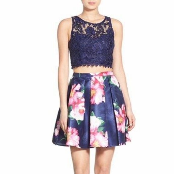 PROM/HOMECOMING/FORMAL 2 piece floral dress size 5 - Picture 1 of 8